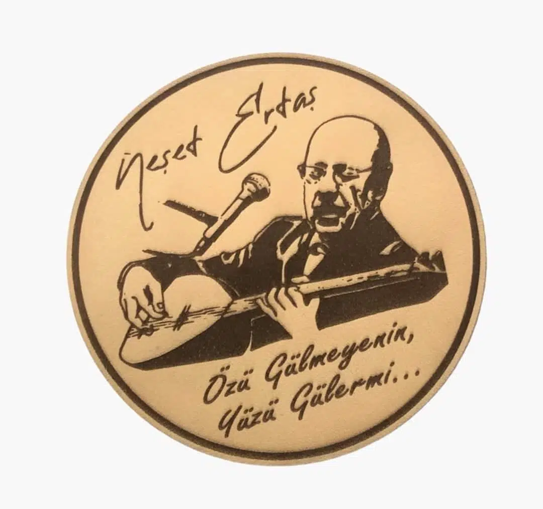 NEŞET ERTAŞ Özü Gülmeyenin Yüzü Gülermi - Deri PEÇ - Arma - Askeri Patch