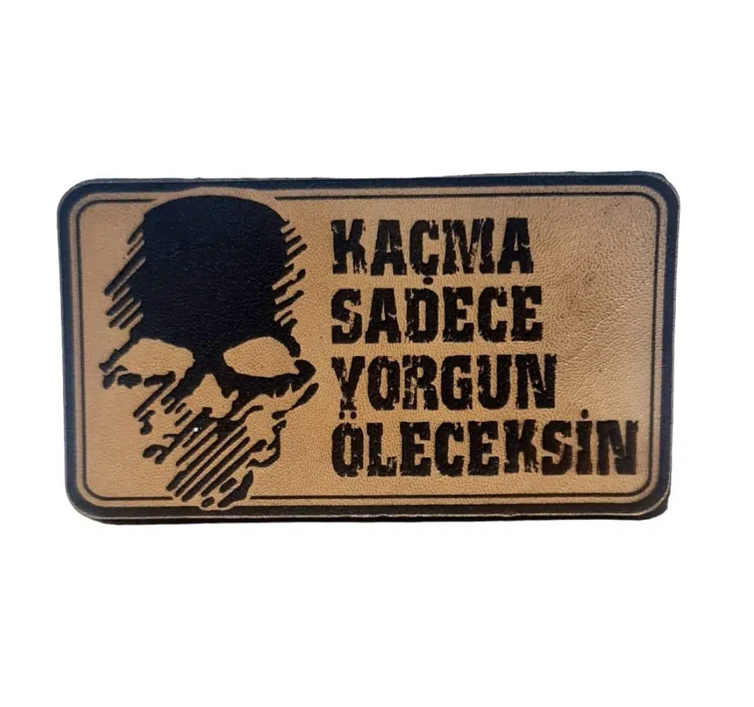 Kaçma Sadece Yorgun Öleceksin Kuru Kafa Deri PEÇ - Arma - Askeri Patch