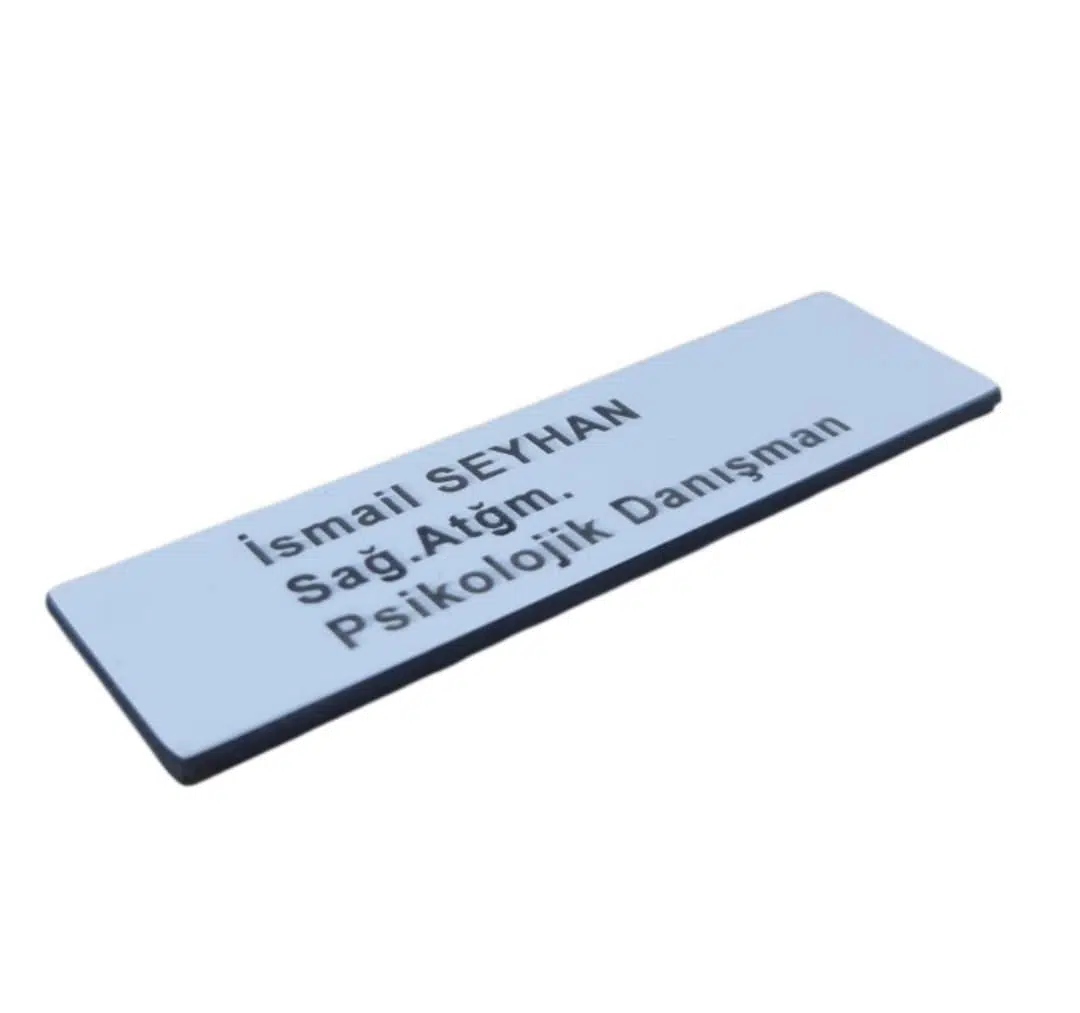 Yaka İsimliği - Arkası Mıknatıslı - Sağlık Personeli İsimliği - Beyaz Zemin Siyah Yazı